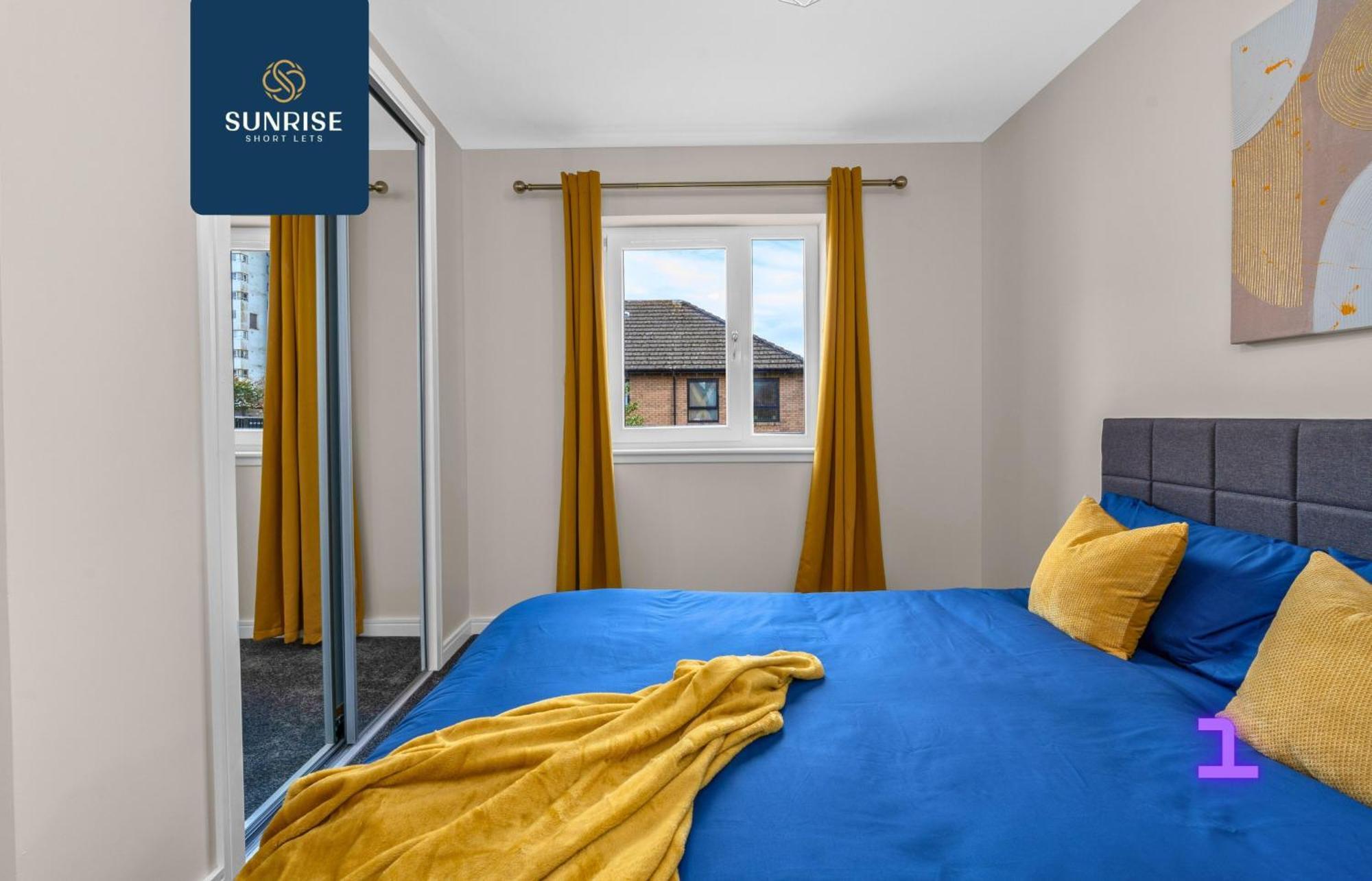 L2 - Stunning 4 Bed House With 6 Beds And 3 Bathrooms, Tvs In Each Room, Free Parking, Fully Equipped, Local Amenities, Easy Ring Road Access, Special Rates And Price Match Gaurantee Ask Sunrise Short Lets Villa *