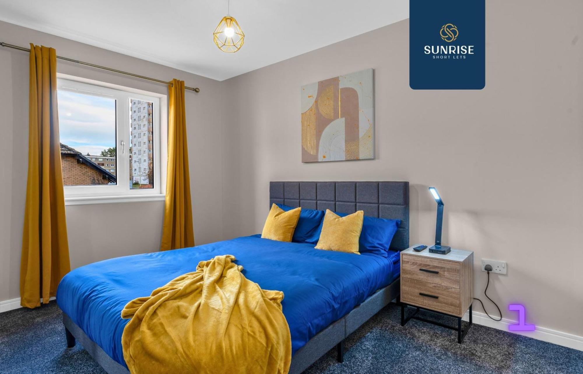 L2 - Stunning 4 Bed House With 6 Beds And 3 Bathrooms, Tvs In Each Room, Free Parking, Fully Equipped, Local Amenities, Easy Ring Road Access, Special Rates And Price Match Gaurantee Ask Sunrise Short Lets Dundee