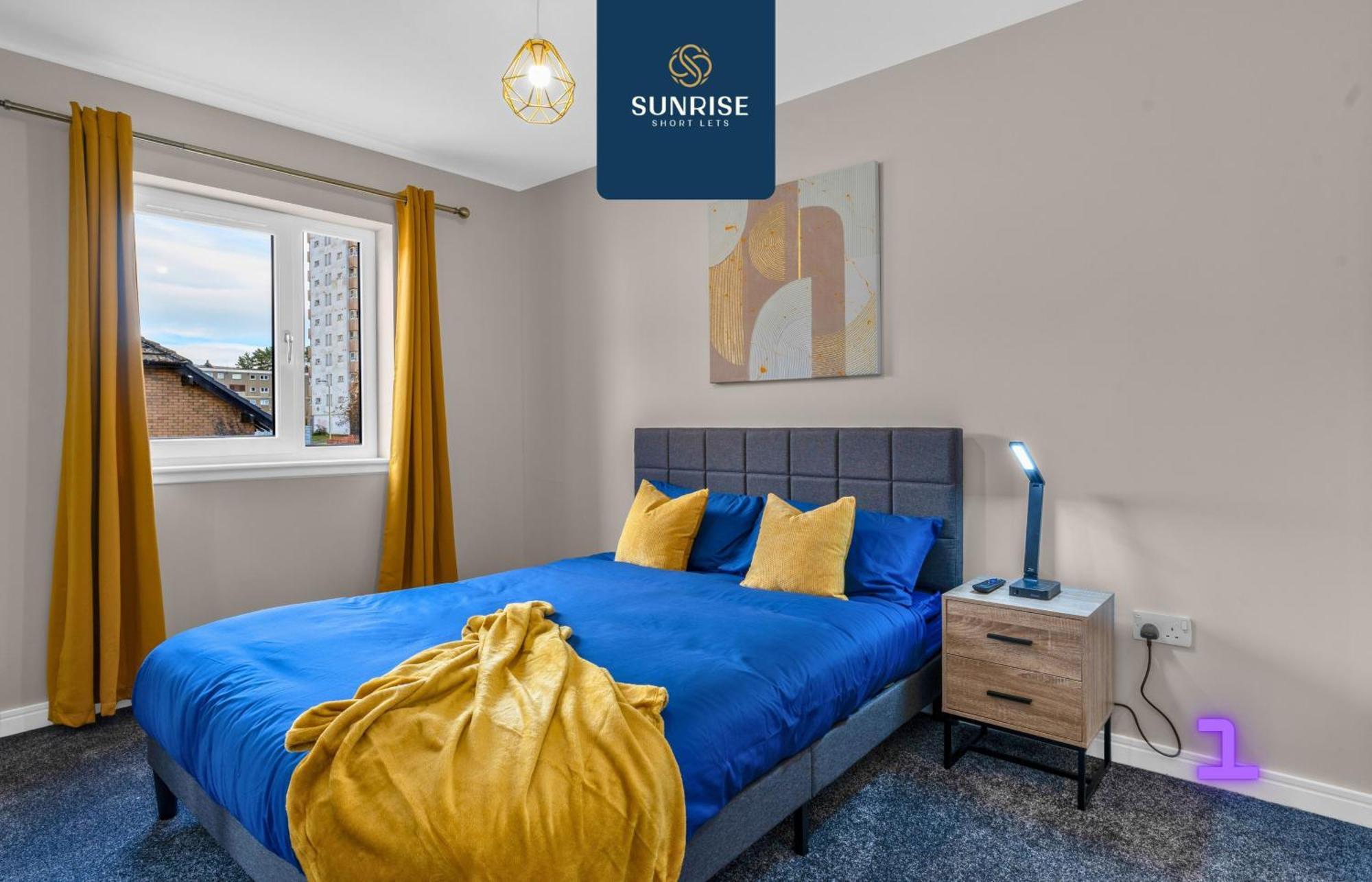 Villa L2 - Stunning 4 Bed House With 6 Beds And 3 Bathrooms, Tvs In Each Room, Free Parking, Fully Equipped, Local Amenities, Easy Ring Road Access, Special Rates And Price Match Gaurantee Ask Sunrise Short Lets Dundee