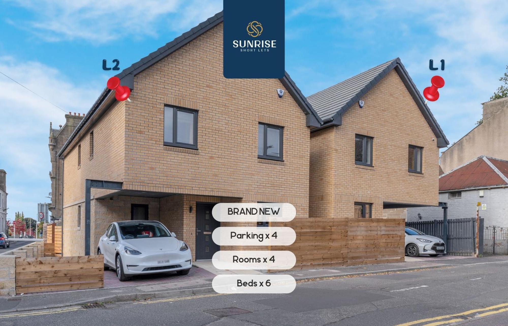 Villa L2 - Stunning 4 Bed House With 6 Beds And 3 Bathrooms, Tvs In Each Room, Free Parking, Fully Equipped, Local Amenities, Easy Ring Road Access, Special Rates And Price Match Gaurantee Ask Sunrise Short Lets *