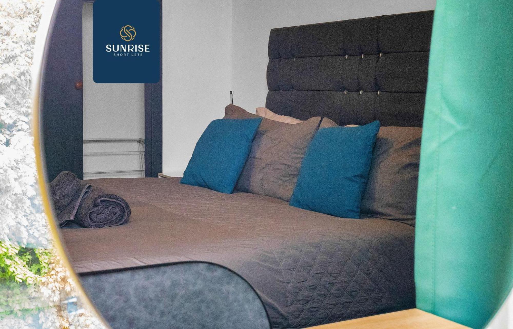 The Dens, 3 Rooms, 4 Beds, 2 Bathrooms, Fully Equipped, Wifi, Free Street Parking, 3rd Floor *